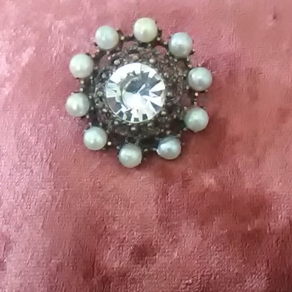 Vintage style pin